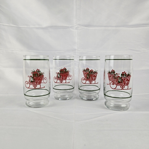 Vintage Santa’s Sleigh Drinking Glasses Christmas Holiday JC Penny Set of 4 Vtg - Picture 1 of 6